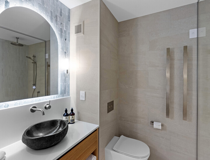 Deluxe Bathroom